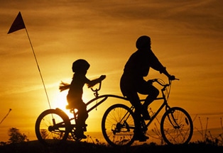 Користь їзди на велосипеді: активний відпочинок плюс здоров'я